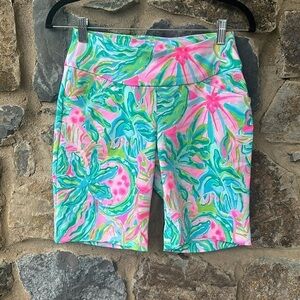 Lilly Pulitzer Reid Luxletic Bermuda Shorts in One in A Melon Golf Print Size 0